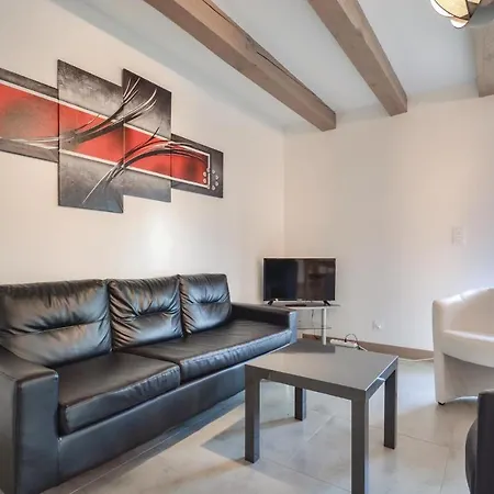 2 Bedroom In بيت للعطل *